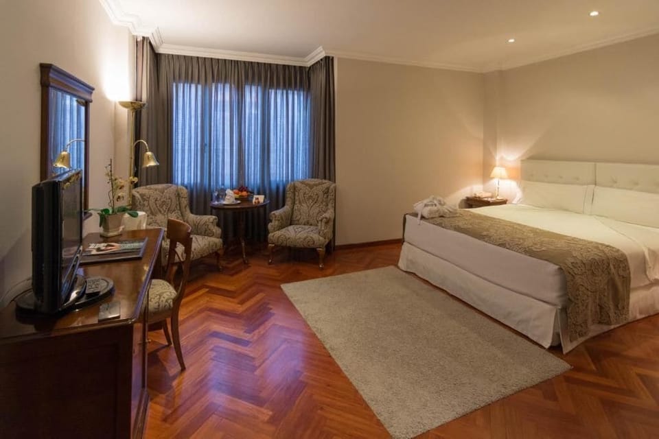 Premium bedding, minibar, in-room safe, desk