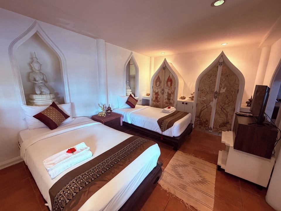 Deluxe Room (River Front) | Minibar, desk, free WiFi, bed sheets