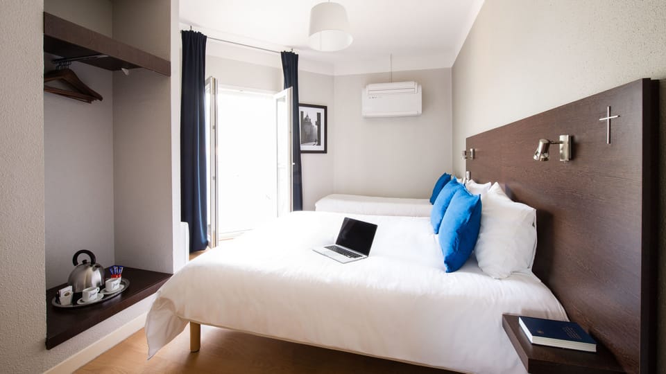 Superior Room | Desk, iron/ironing board, free WiFi, bed sheets