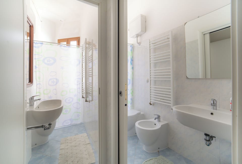 Shower, towels