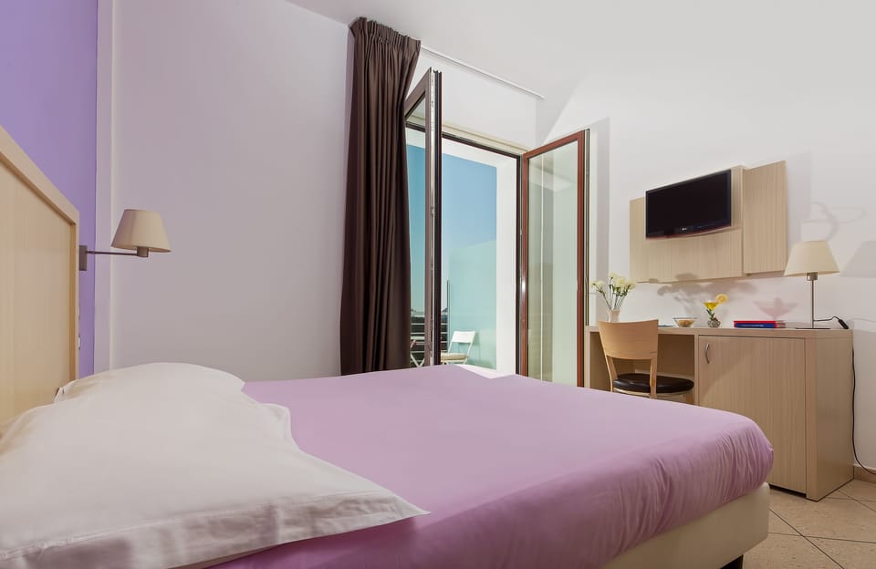 Double or Twin Room | Minibar, in-room safe, desk, iron/ironing board