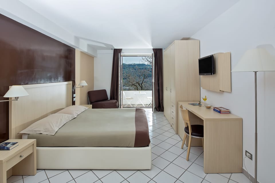Minibar, in-room safe, desk, iron/ironing board (on request)