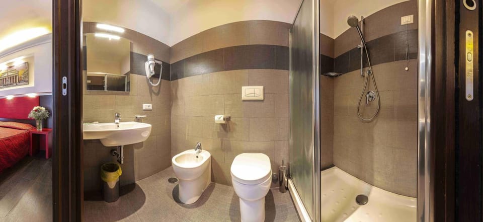 Shower, free toiletries, hair dryer, bidet