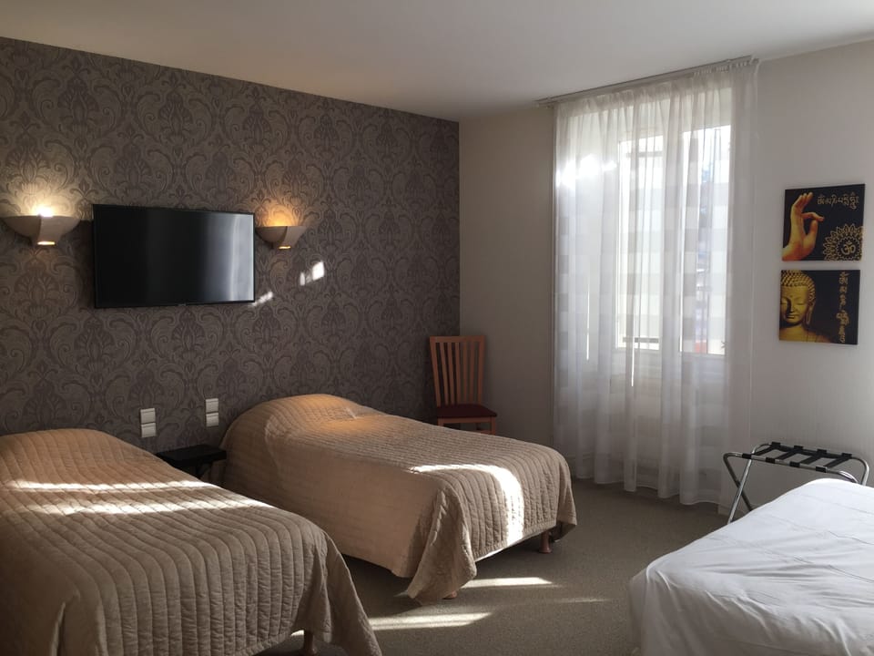 Quadruple Room | Desk, soundproofing, free WiFi, wheelchair access