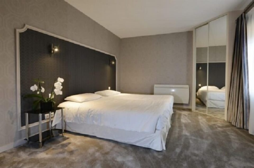 Economy Double Room | In-room safe, desk, soundproofing, iron/ironing board