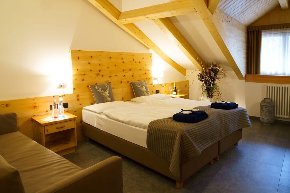 Family Room | Minibar, in-room safe, desk, free WiFi