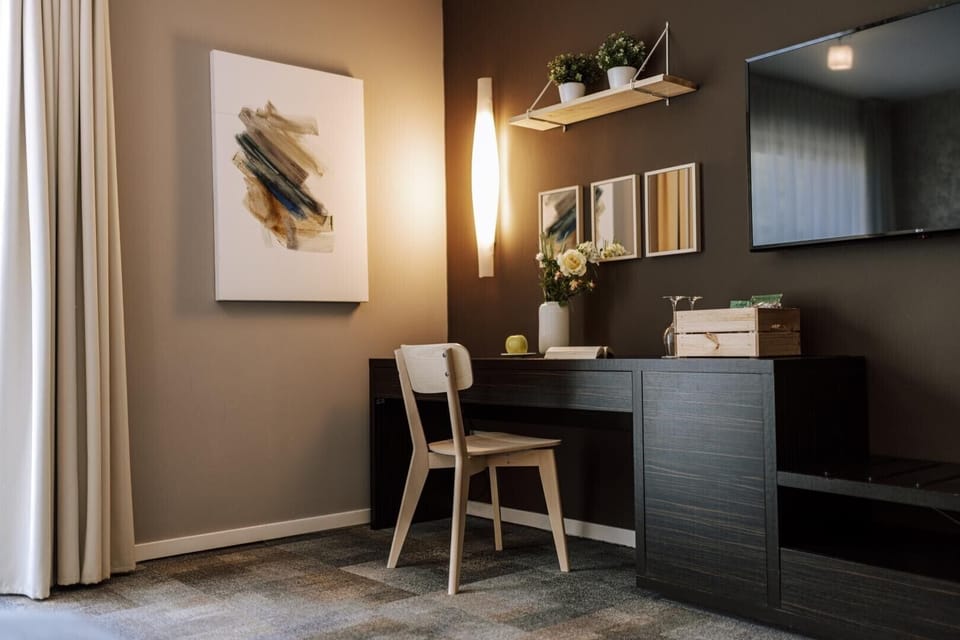 Premium Double/Twin Room | Minibar, desk, soundproofing, free WiFi
