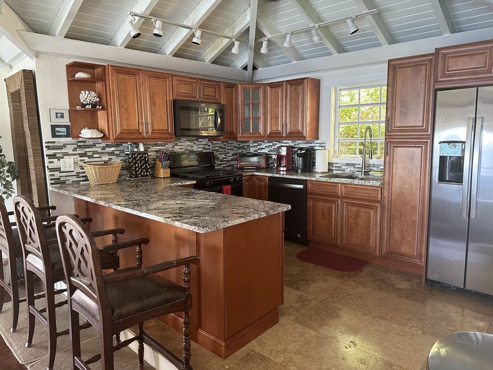 Kitchen - fully equipped including keurig and drip coffee makers