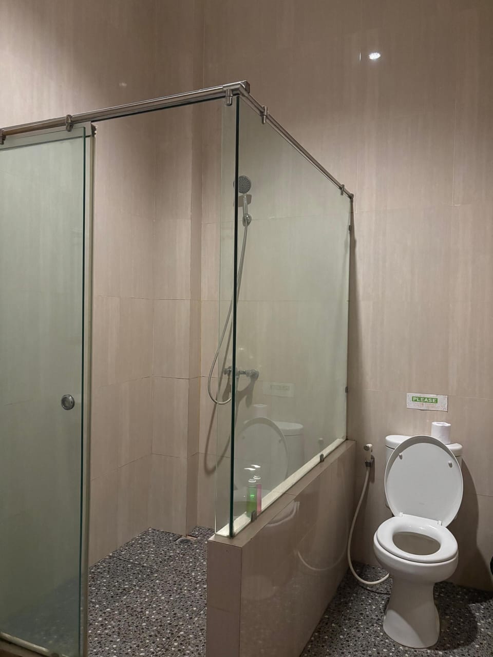 Deluxe Double Room | Bathroom | Free toiletries, hair dryer, bidet, towels