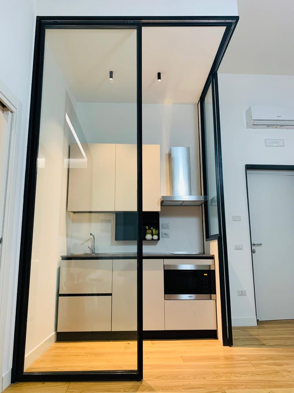 Stovetop, coffee/tea maker, electric kettle, cookware/dishes/utensils