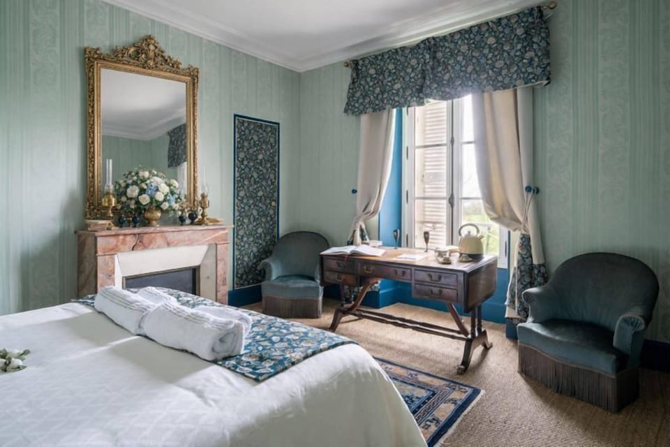Deluxe Double Room (Espace Luxe Reine Victoria) | Premium bedding, memory foam beds, in-room safe, individually decorated