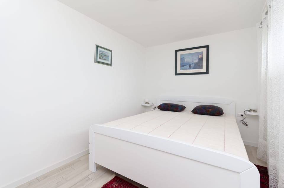 1 bedroom, in-room safe, iron/ironing board, free WiFi