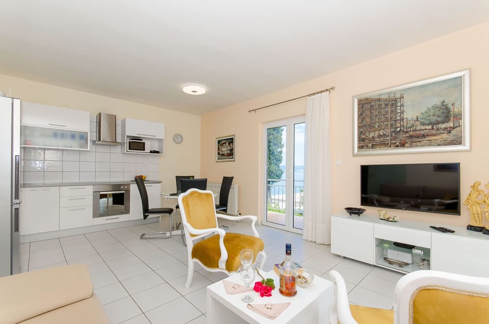 Living room | TV, DVD player