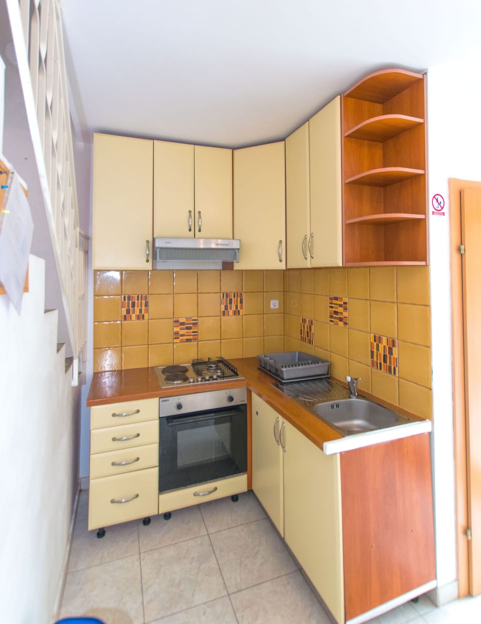 Apartment (A1) | Private kitchen | Fridge, oven, stovetop, electric kettle
