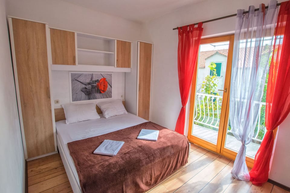 Apartment (A1) | Iron/ironing board, free WiFi, bed sheets