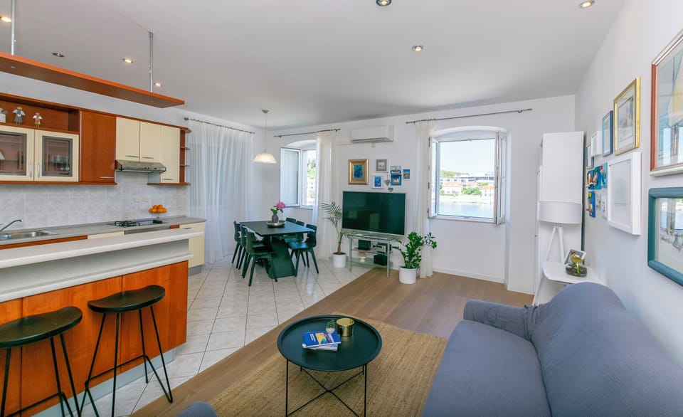 Apartment (A1) | Living room | TV