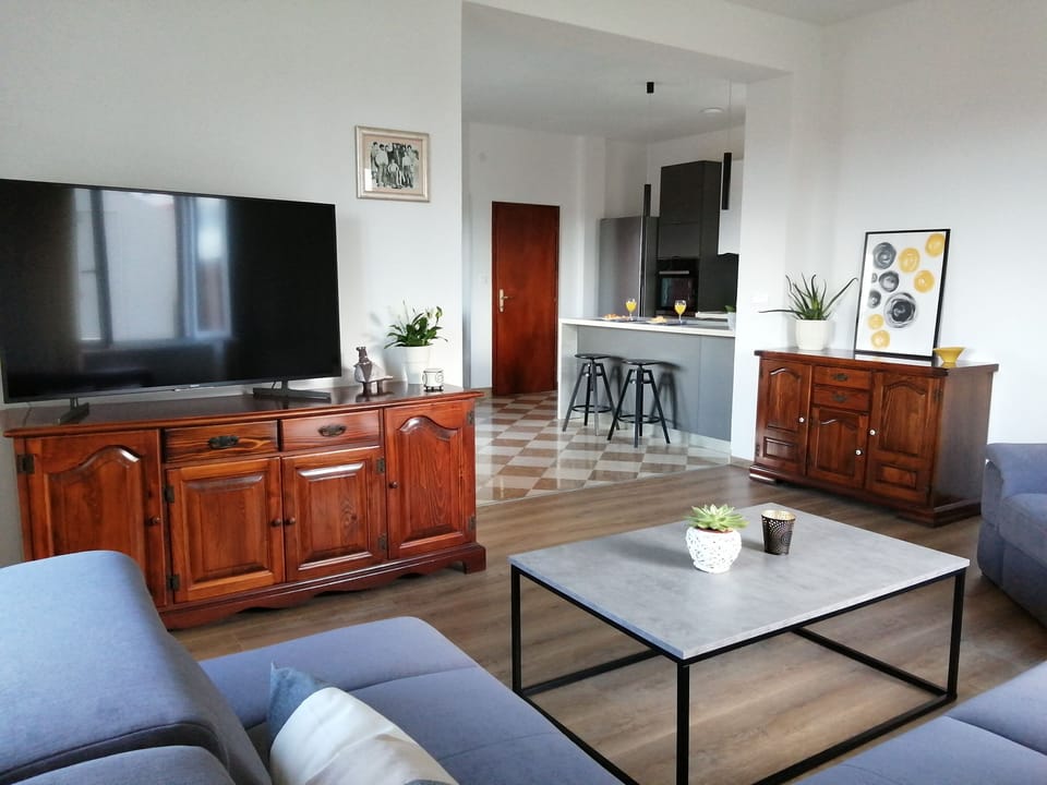 Living room | TV, DVD player