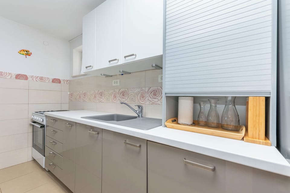 House | Private kitchen | Fridge, microwave, oven, stovetop
