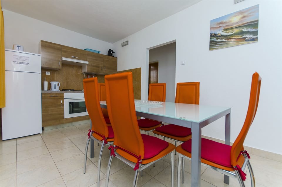 Apartment (A1) | Private kitchen | Espresso maker, fridge, oven, stovetop