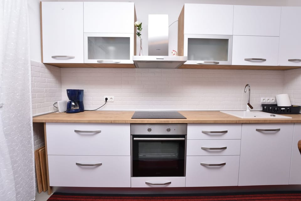 Private kitchen | Fridge, stovetop, dishwasher, espresso maker