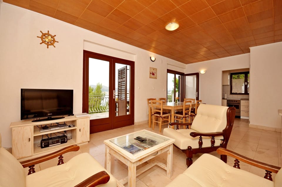 Apartment (A1) | Living room | TV