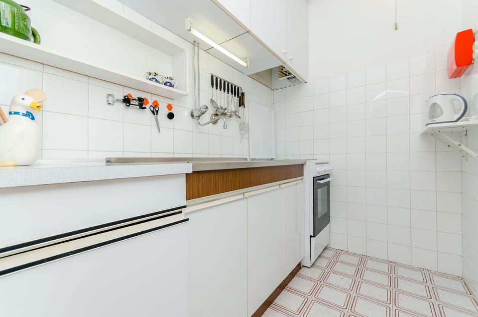 Apartment (A1) | Private kitchen | Fridge, oven, stovetop, espresso maker