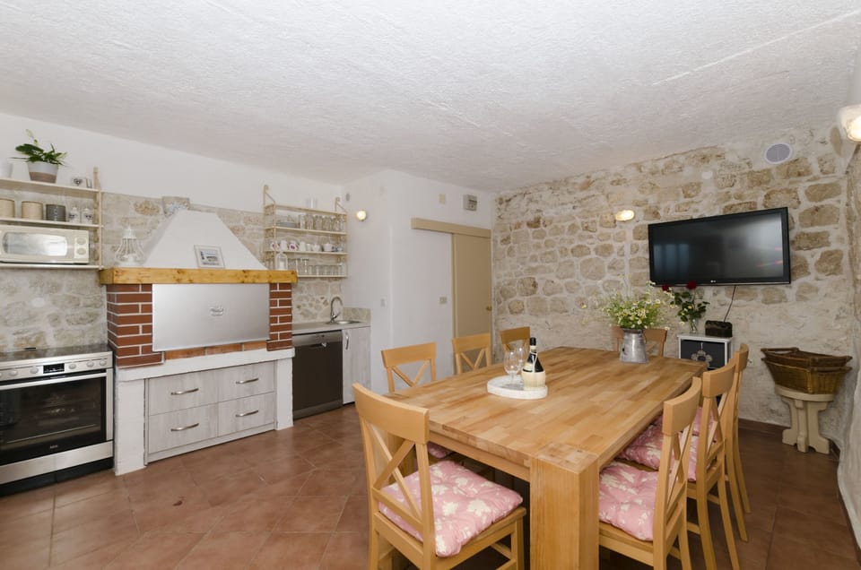 House | Dining