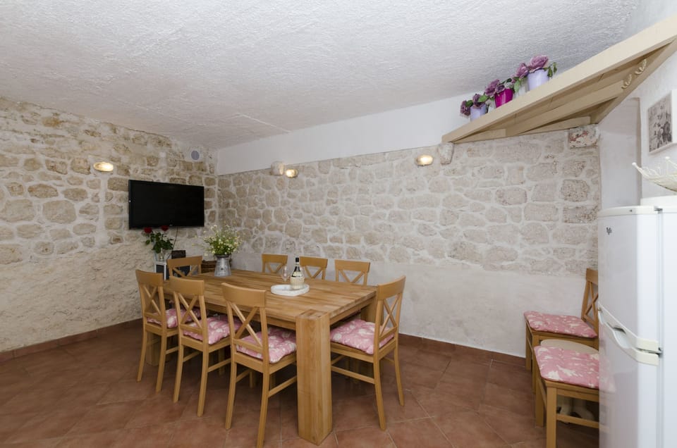 House | Dining
