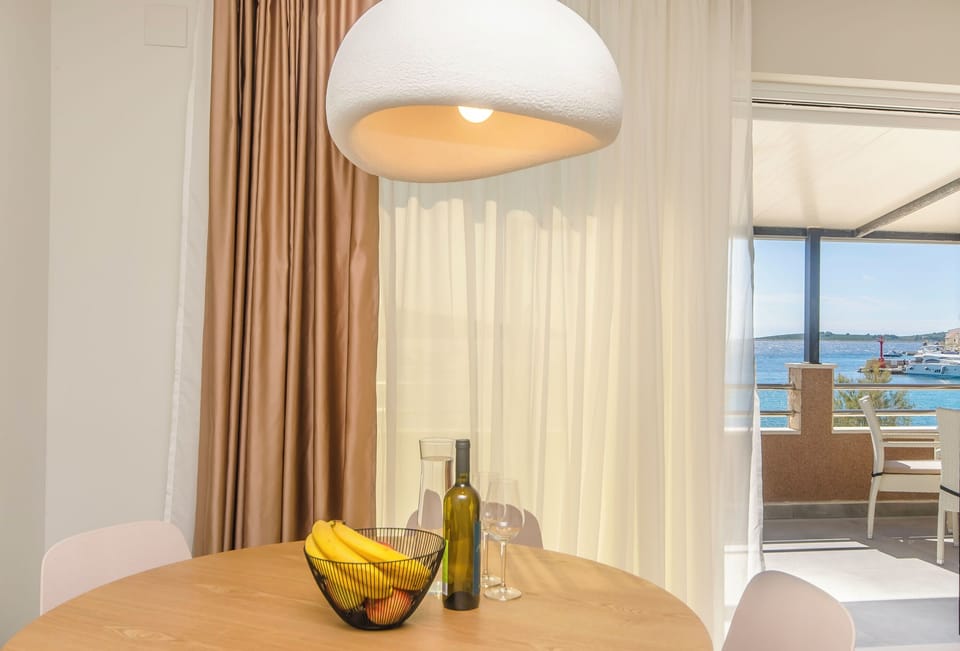 Apartment (A2) | Dining