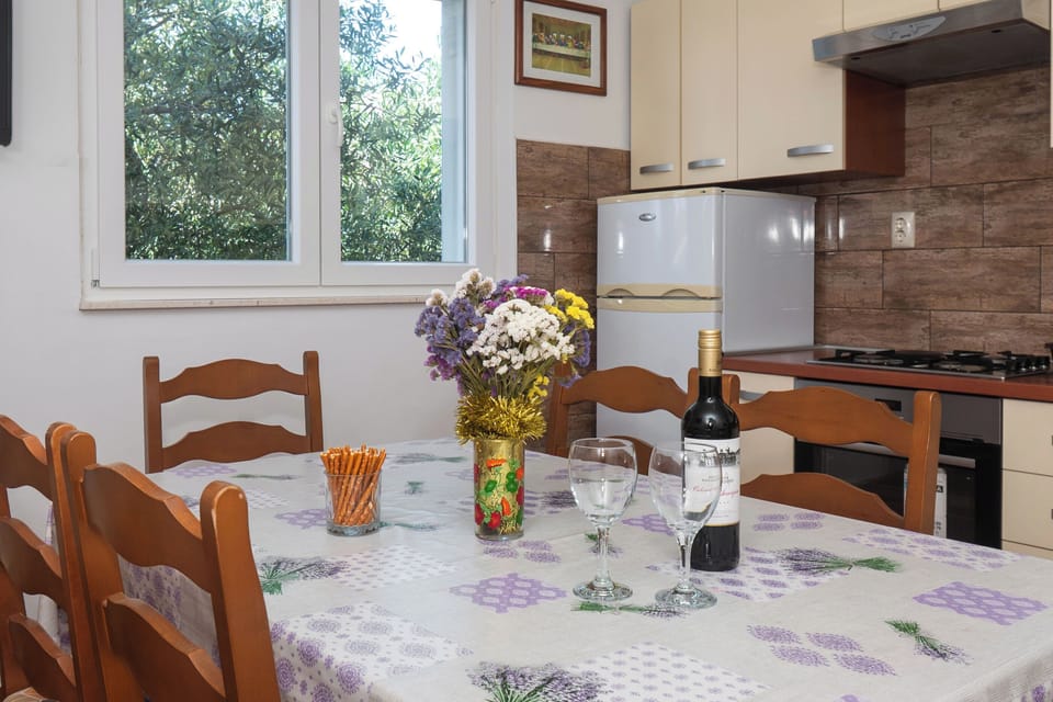 Apartment (A1) | Dining