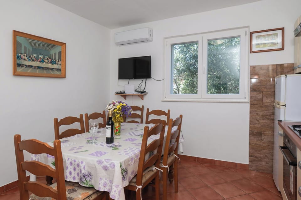 Apartment (A1) | Dining