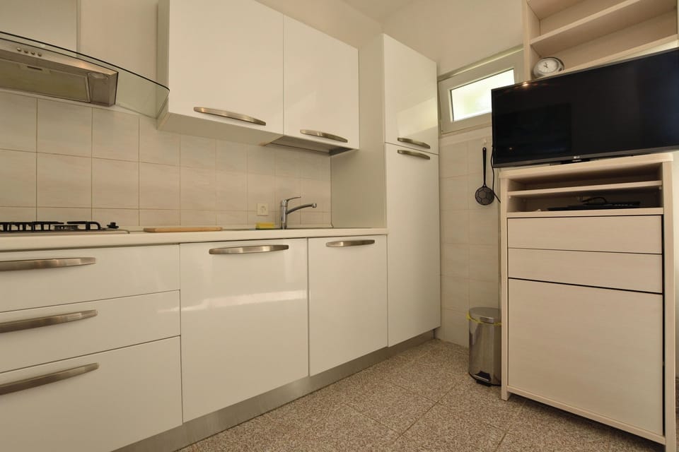 Apartment (A1) | Living room | TV