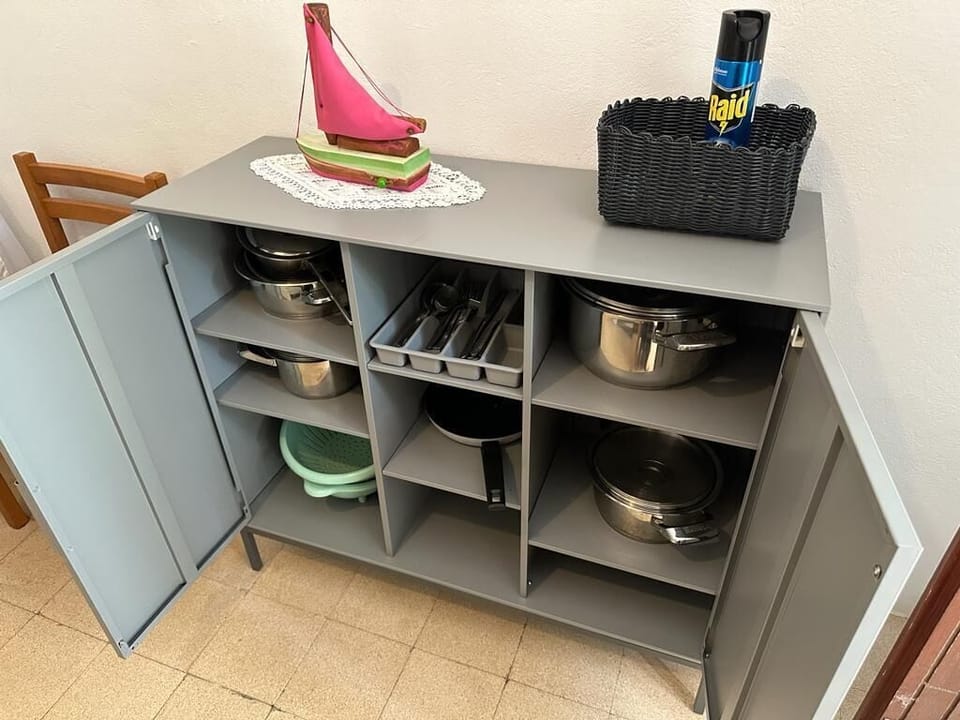 Apartment (A1) | Private kitchen | Fridge, oven, stovetop, electric kettle