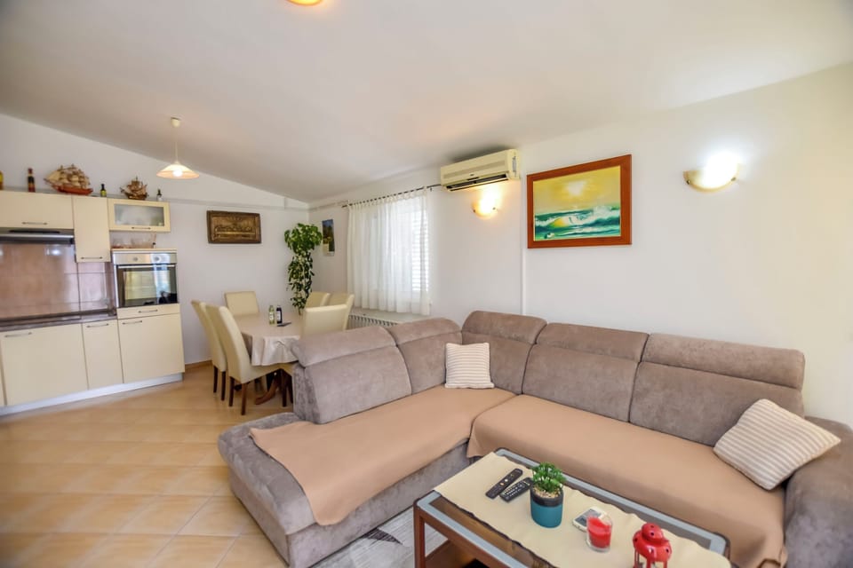 Apartment (A1) | Living room | TV
