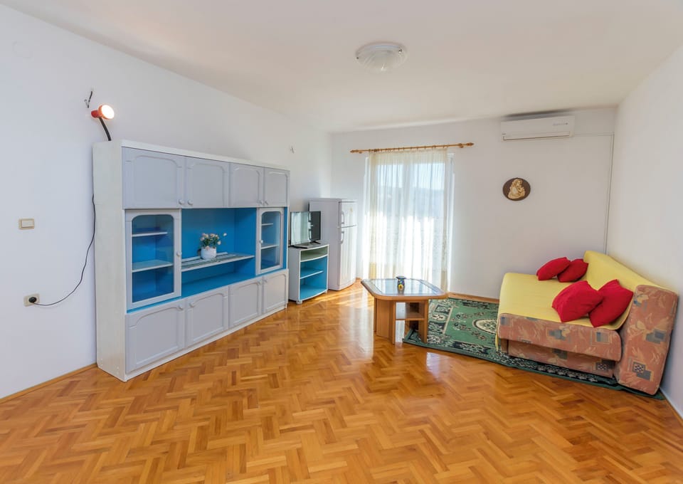 Apartment (A3) | Living room | TV