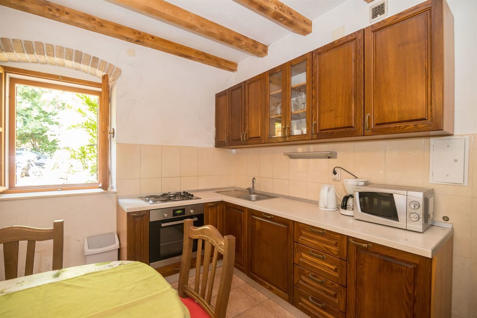Private kitchen | Fridge, microwave, espresso maker, coffee/tea maker