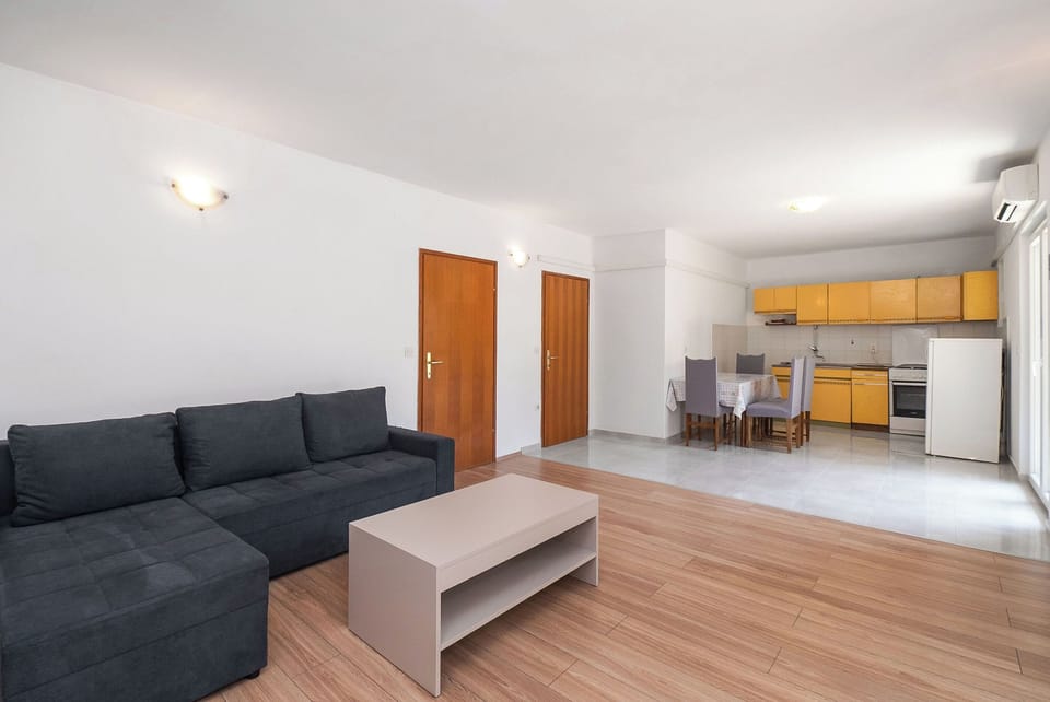 Apartment (A1) | Living room | TV