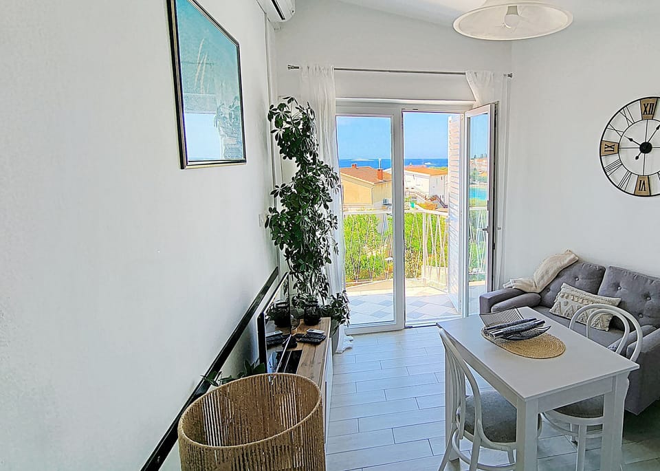Apartment (A1) | Living room | TV