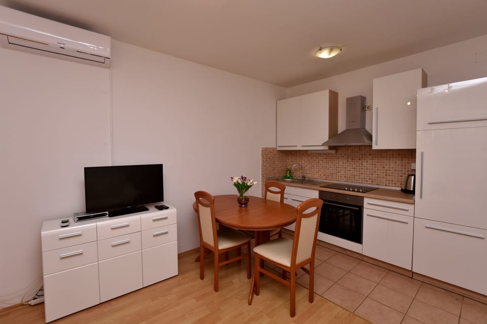 Apartment (A1) | Living room | TV