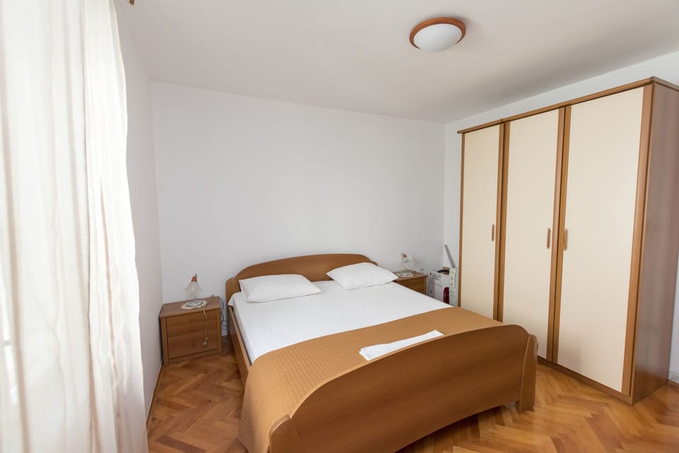 Apartment (A1) | Iron/ironing board, free WiFi, bed sheets