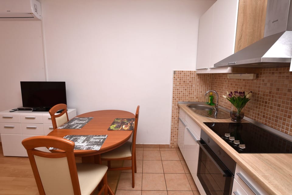 Apartment (A1) | Living room | TV