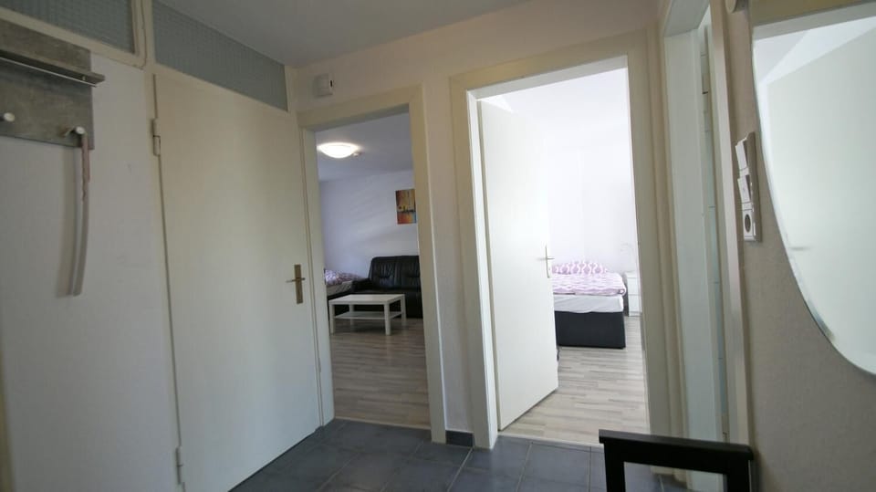 2 bedrooms, individually decorated, individually furnished, desk