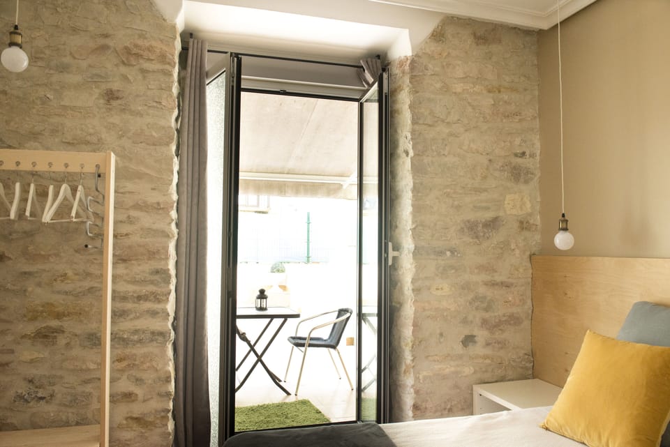 Double Room, Shared Bathroom (with shower in room, exterior) | Soundproofing, free cribs/infant beds, free WiFi, bed sheets