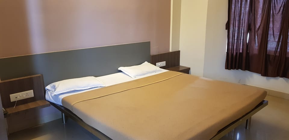 In-room safe, rollaway beds