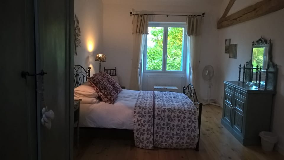 Family Room (4) | Premium bedding, individually decorated, individually furnished