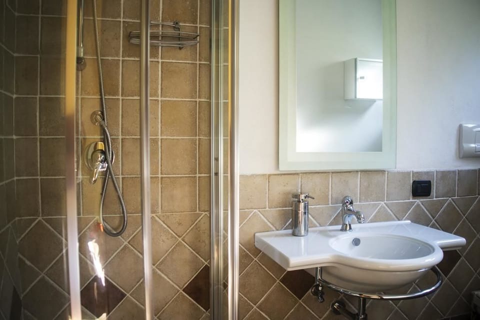 Standard Triple Room, Garden View | Bathroom | Shower, rainfall showerhead, bidet, towels
