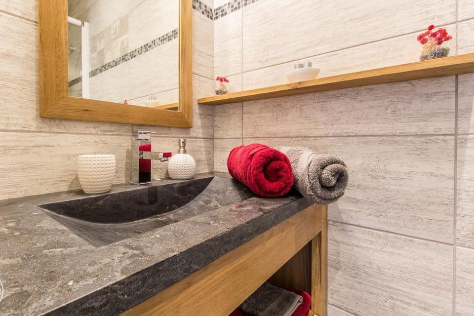 Double Room (Emma) | Bathroom sink