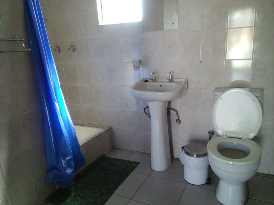Standard Double Room | Bathroom | Deep soaking tub, rainfall showerhead, free toiletries, towels
