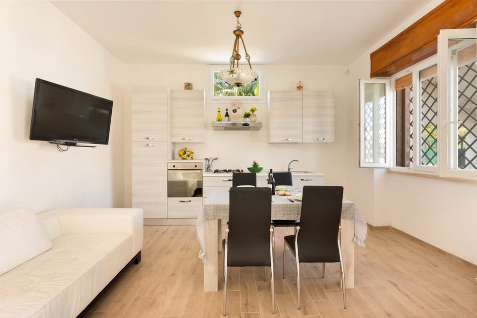 Comfort House, 2 Bedrooms | Living area | Flat-screen TV