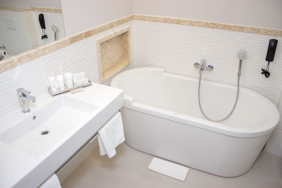 Presidential Suite | Deep soaking bathtub